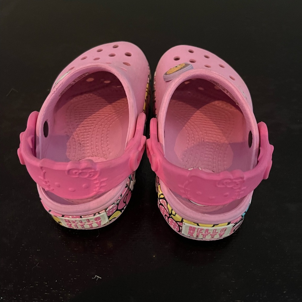 Hello kitty crocs - Picture 3 of 5